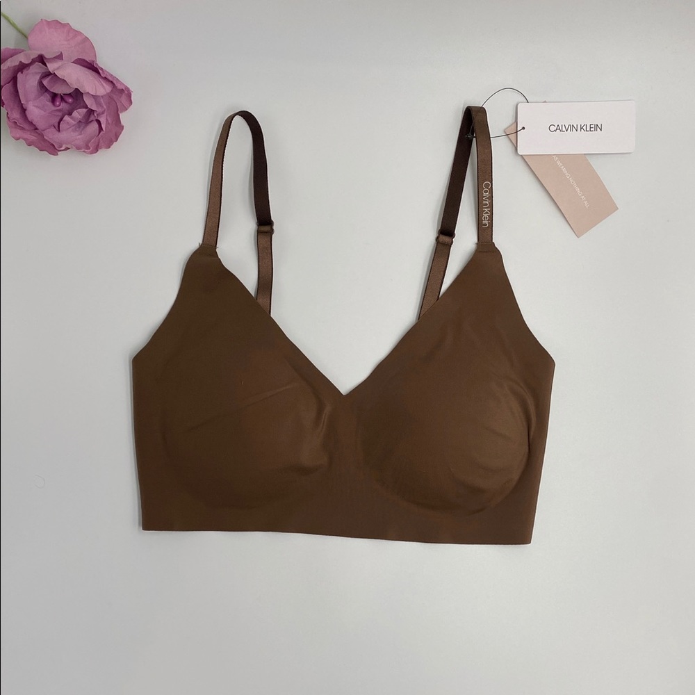 NWT  Invisibles Lightly Lined Triangle Bralette
